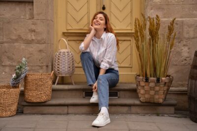 Estilo deportivo en la ciudad: 5 Outfits femeninos con tenis Puma como punto de partida