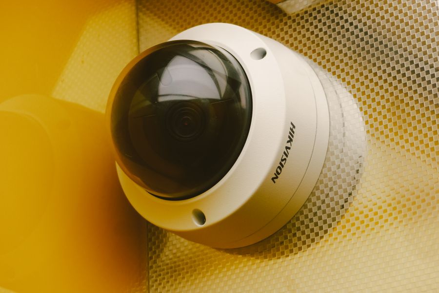 Cámara de videovigilancia HIKVISION para seguridad