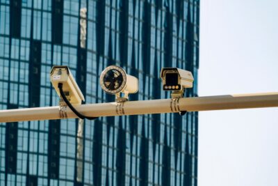 Kits de videovigilancia: diferencias entre DVR y NVR, marcas y consejos