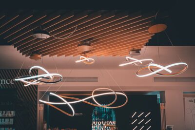 Iluminación moderna para techos bajos: soluciones y consejos