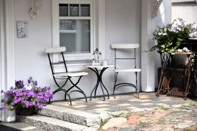 Mesas para terraza y balcón pequeños: cómo elegir la opción ideal